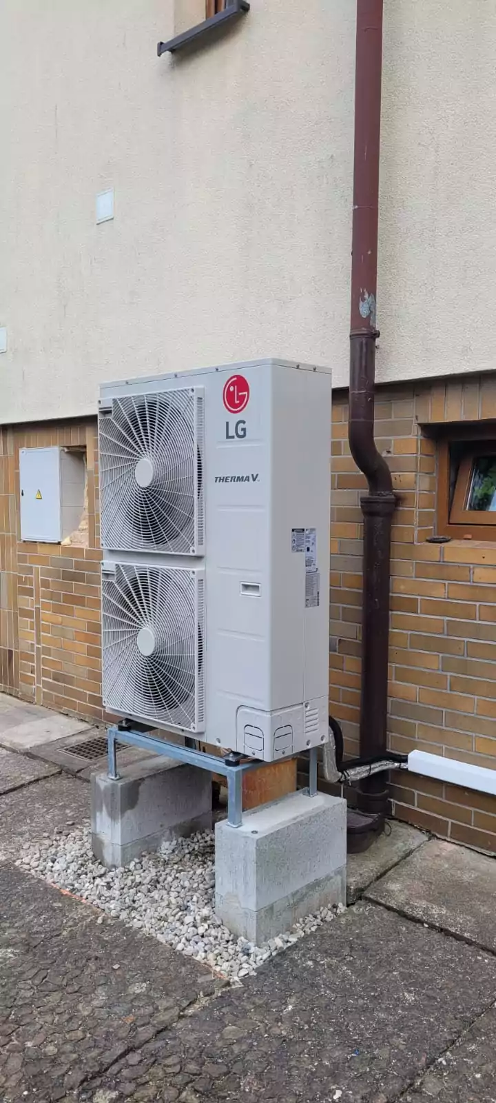 Venkovní jednotka LG ThermaV tepelné čerpadlo