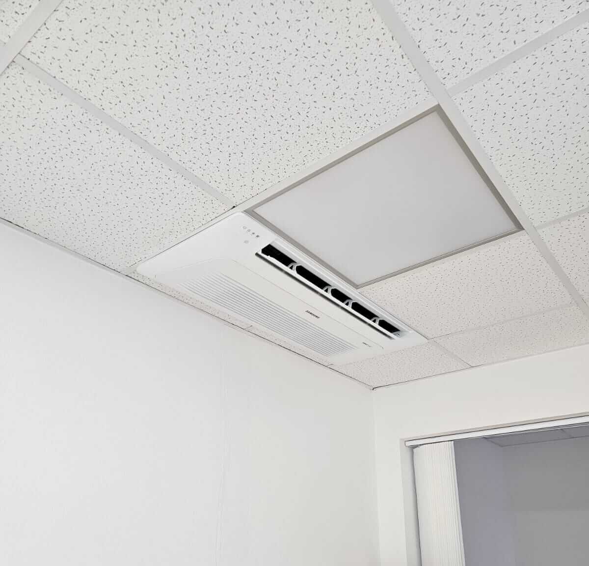 Klimatizace SAMSUNG WindFree 1-cestná kazetová jednotka