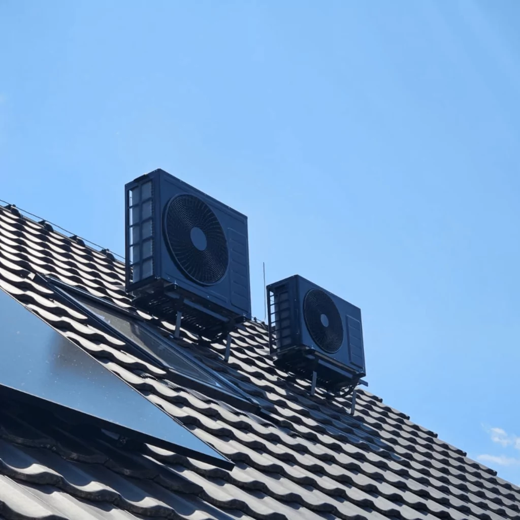 Venkovní jednotky Samsung WindFree na střešních lávkách