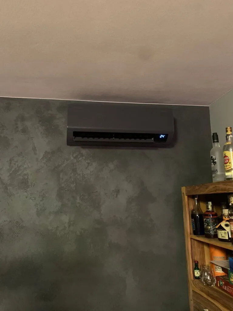 Vnitřní jednotka Samsung 3,5 kW nastříkaná na RAL odstín