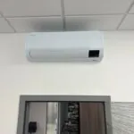 Vnitřní jednotka Samsung WindFree Comfort na stěně
