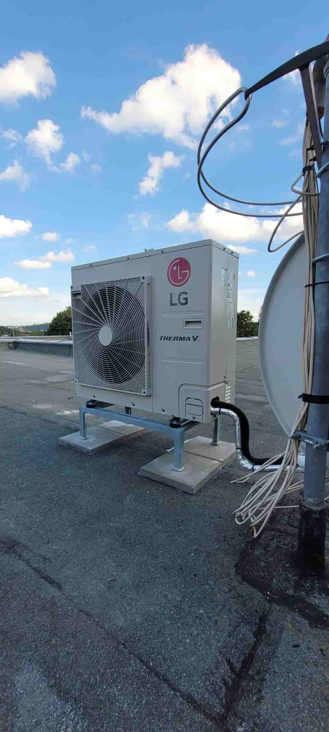 LG Therma V tepelné čerpadlo Plzeň na střeše