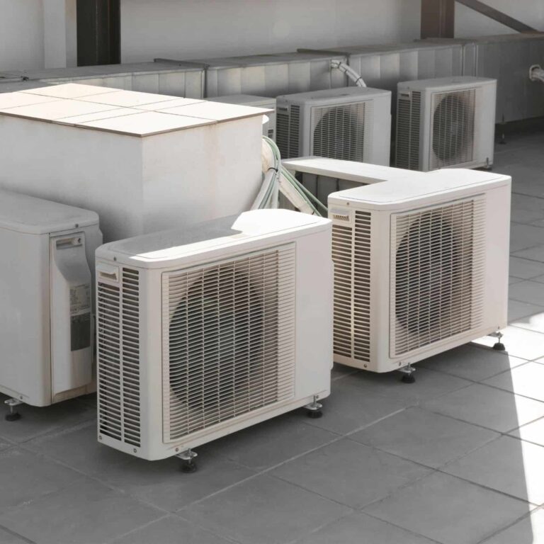 Venkovní jednotky na střeše Plzeň